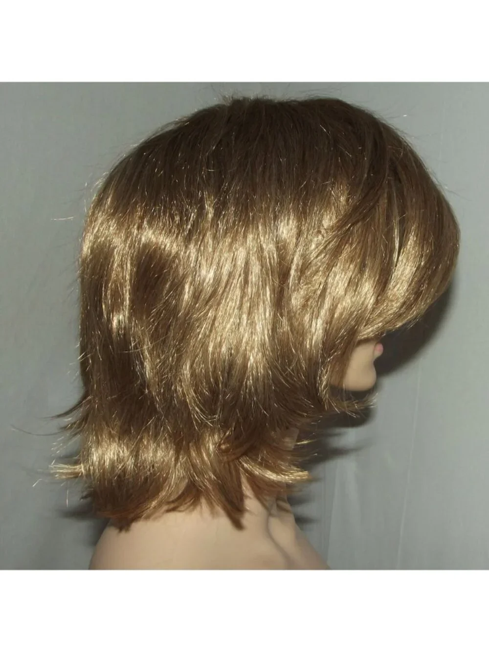 Daiaces Wig D2002 Light Brown with Highlights Layered short